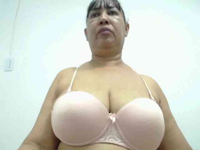 MilfPleasure1 webcam