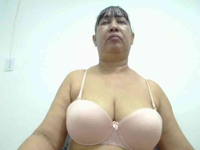MilfPleasure1 webcam