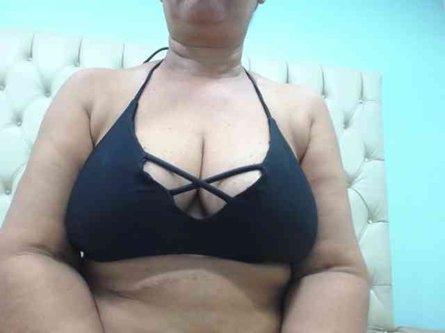 MilfPleasure1 webcam