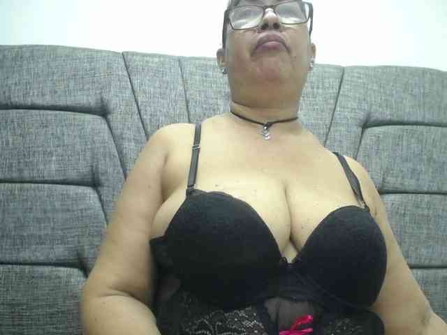 MilfPleasure1 webcam