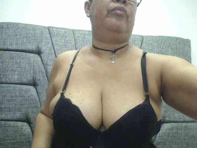 MilfPleasure1 webcam