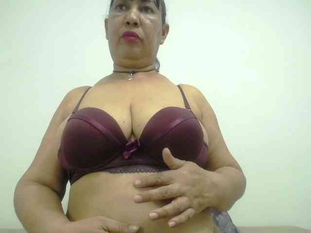 MilfPleasure1 webcam