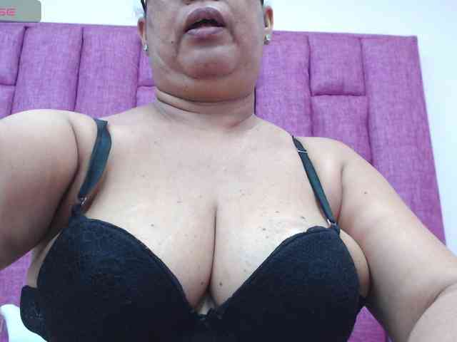 MilfPleasure1 webcam