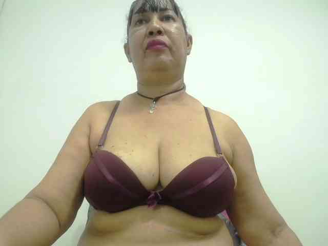 MilfPleasure1 webcam