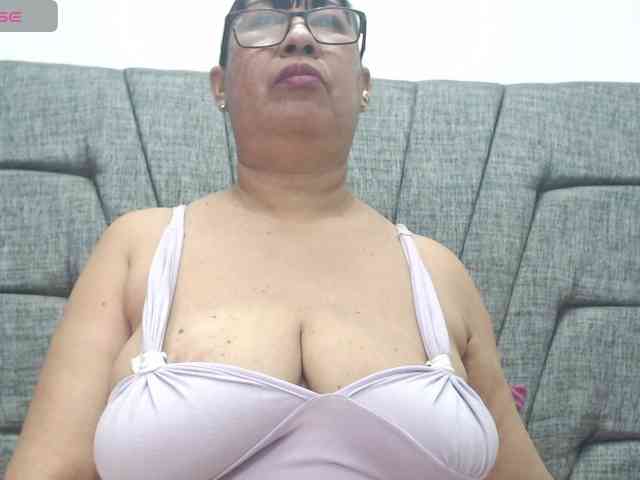 MilfPleasure1 webcam