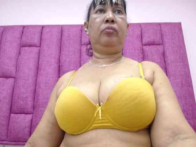 MilfPleasure1 webcam