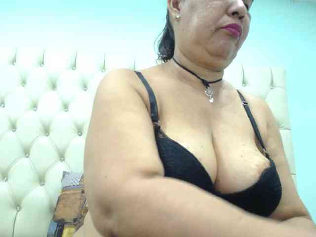 MilfPleasure1 webcam