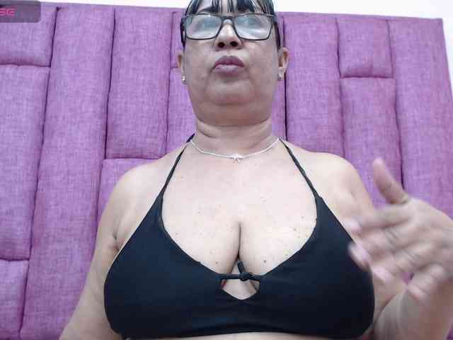 MilfPleasure1 webcam