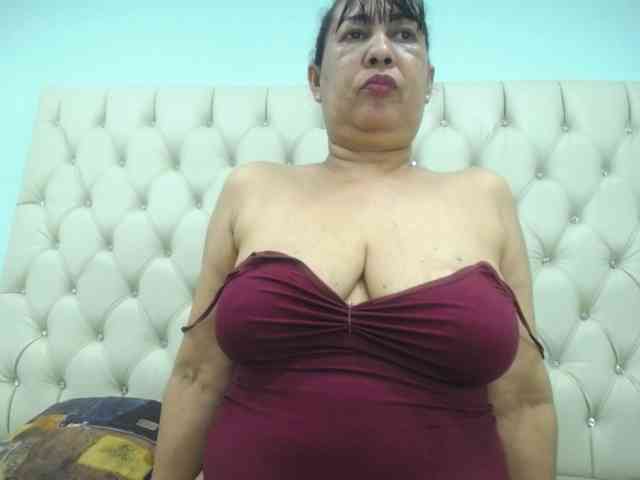 MilfPleasure1 webcam