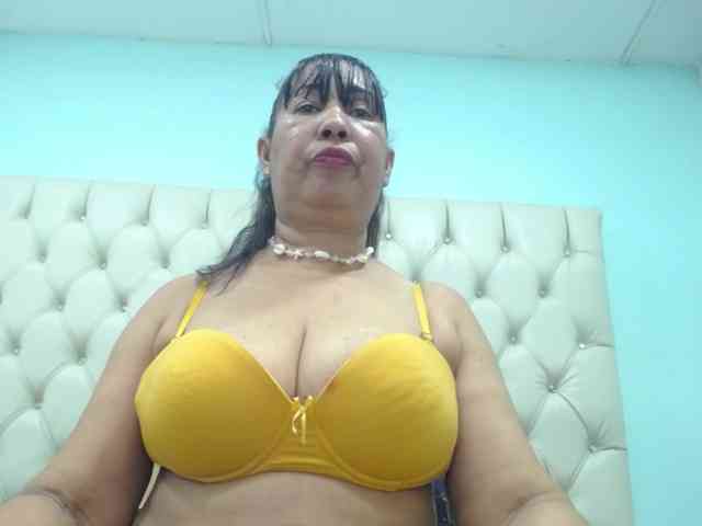 MilfPleasure1 webcam