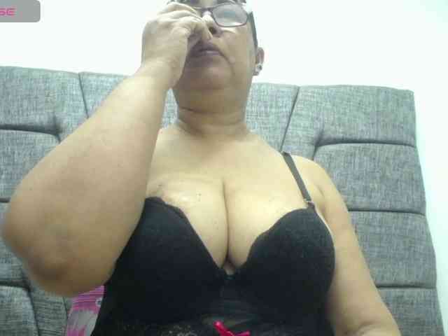 MilfPleasure1 webcam