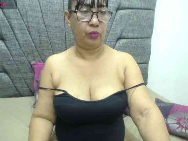 MilfPleasure1 webcam