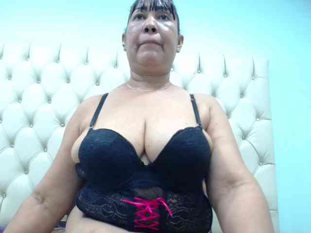 MilfPleasure1 webcam