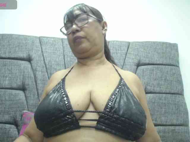 MilfPleasure1 webcam