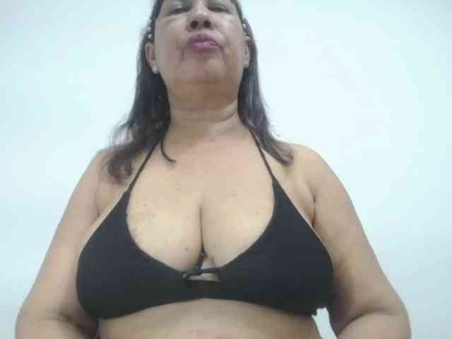 MilfPleasure1 webcam