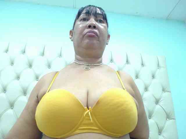MilfPleasure1 webcam