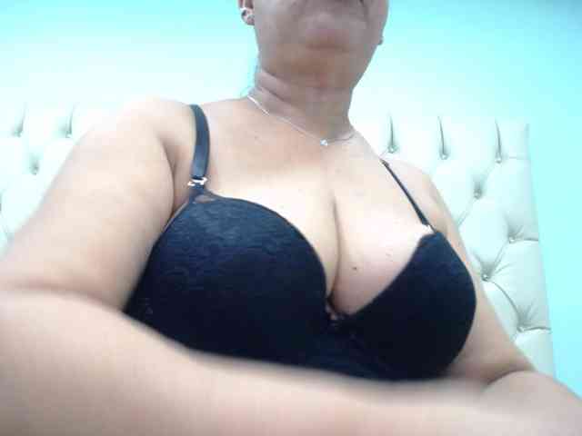 MilfPleasure1 webcam