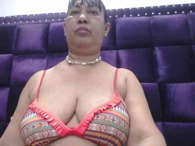 MilfPleasure1 webcam
