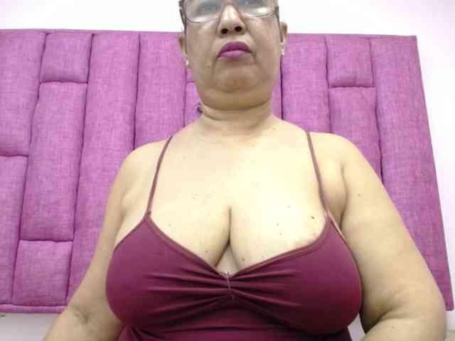 MilfPleasure1 webcam