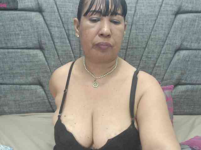 MilfPleasure1 webcam