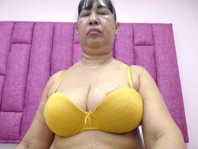 MilfPleasure1 webcam