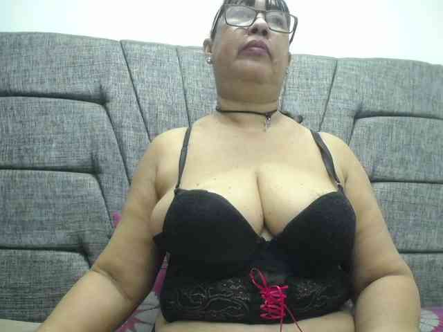MilfPleasure1 webcam