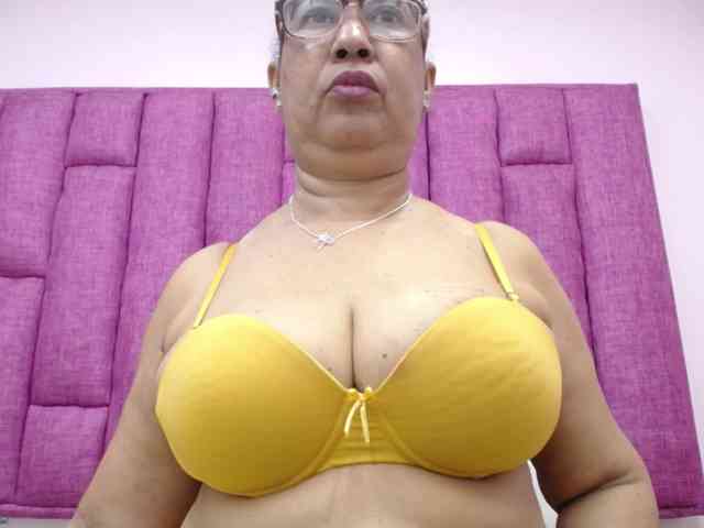 MilfPleasure1 webcam