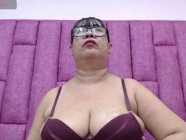 MilfPleasure1 webcam