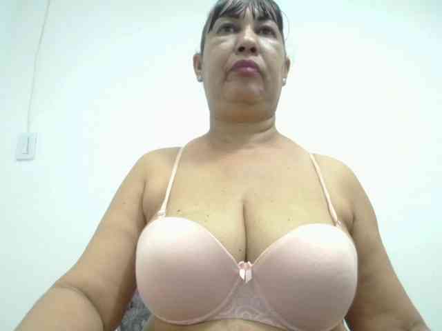 MilfPleasure1 webcam