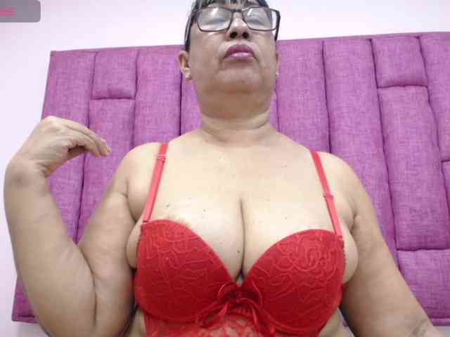 MilfPleasure1 webcam