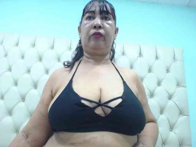 MilfPleasure1 webcam