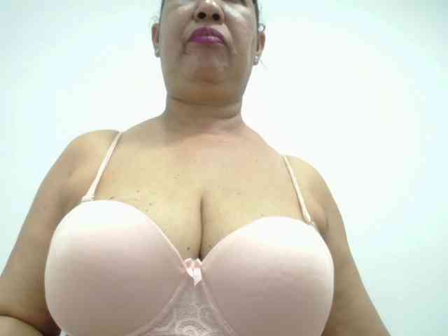 MilfPleasure1 webcam