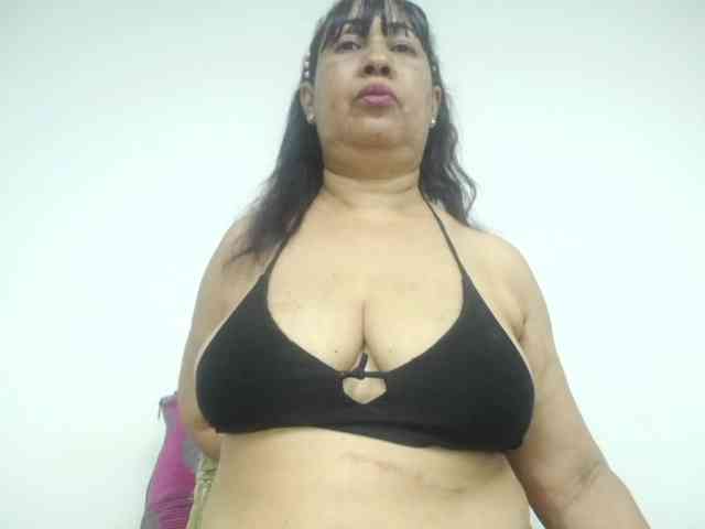 MilfPleasure1 webcam