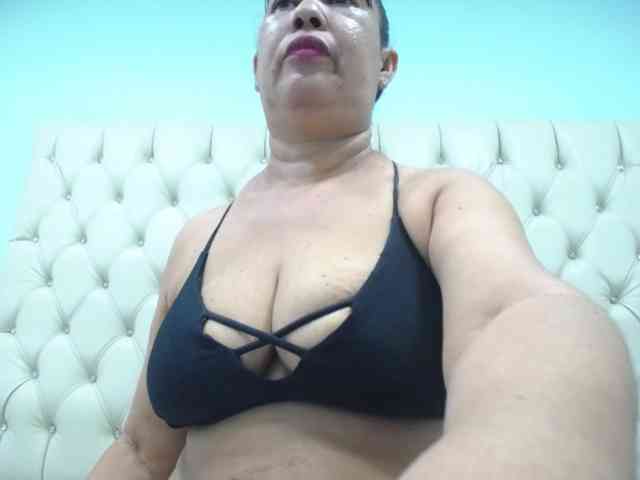 MilfPleasure1 webcam