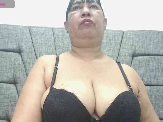 MilfPleasure1 webcam