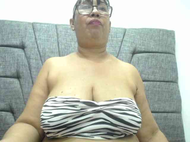 MilfPleasure1 webcam