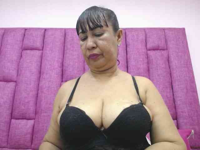 MilfPleasure1 webcam