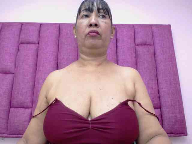 MilfPleasure1 webcam