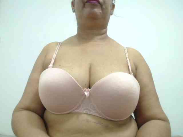MilfPleasure1 webcam
