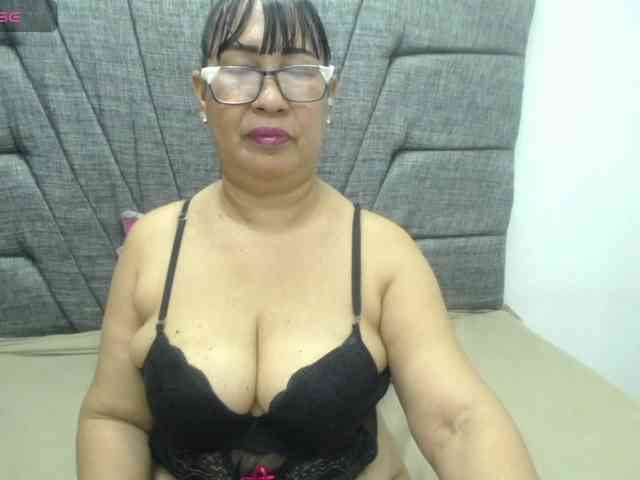 MilfPleasure1 webcam