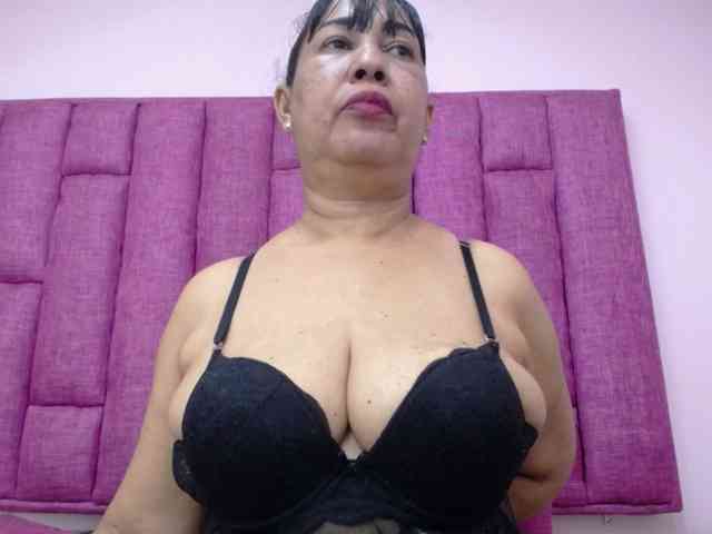 MilfPleasure1 webcam
