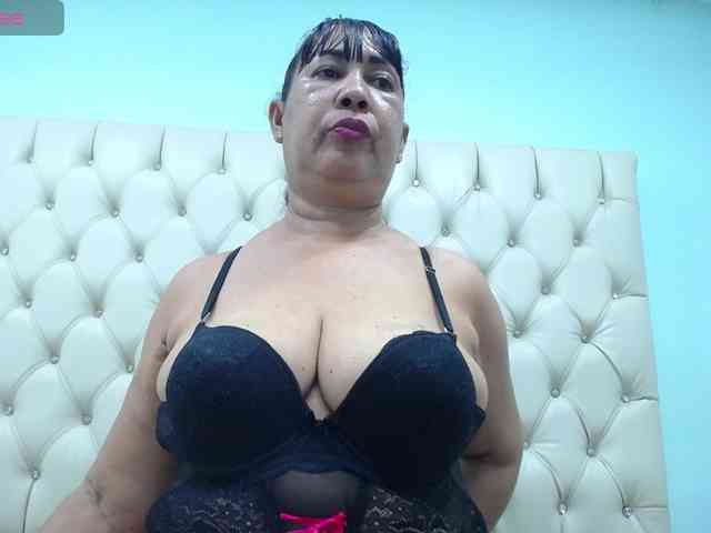 MilfPleasure1 webcam