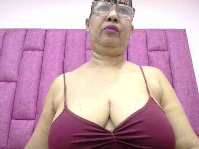 MilfPleasure1 webcam