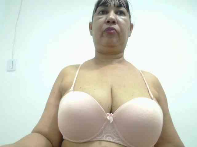 MilfPleasure1 webcam
