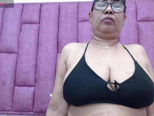 MilfPleasure1 webcam