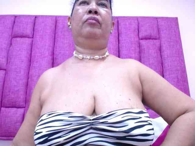 MilfPleasure1 webcam