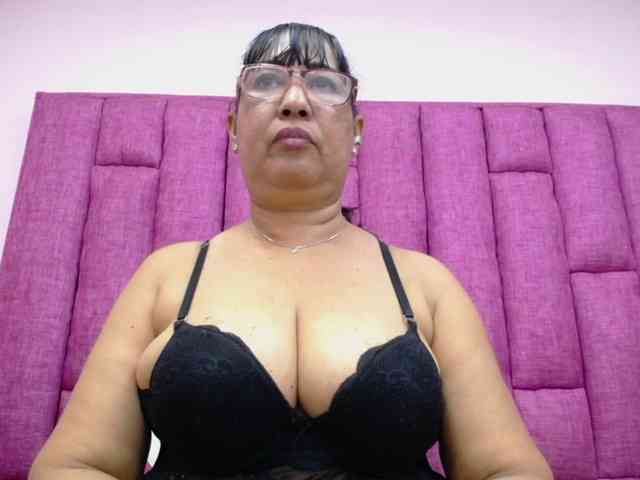 MilfPleasure1 webcam