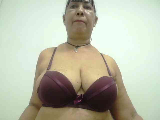 MilfPleasure1 webcam