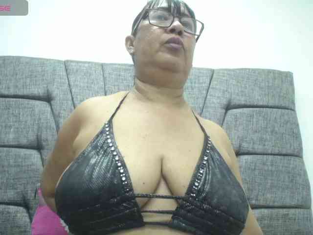 MilfPleasure1 webcam