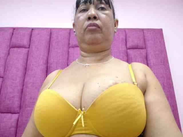 MilfPleasure1 webcam